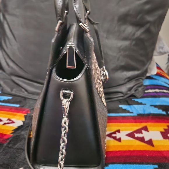 Michael Kors bag, Medium size, brand new. Comes with dust bag. - Picture 3 of 12